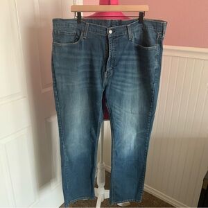 EUC Levi’s 541 Tapered Athletic Fit Jeans 42x30, medium wash